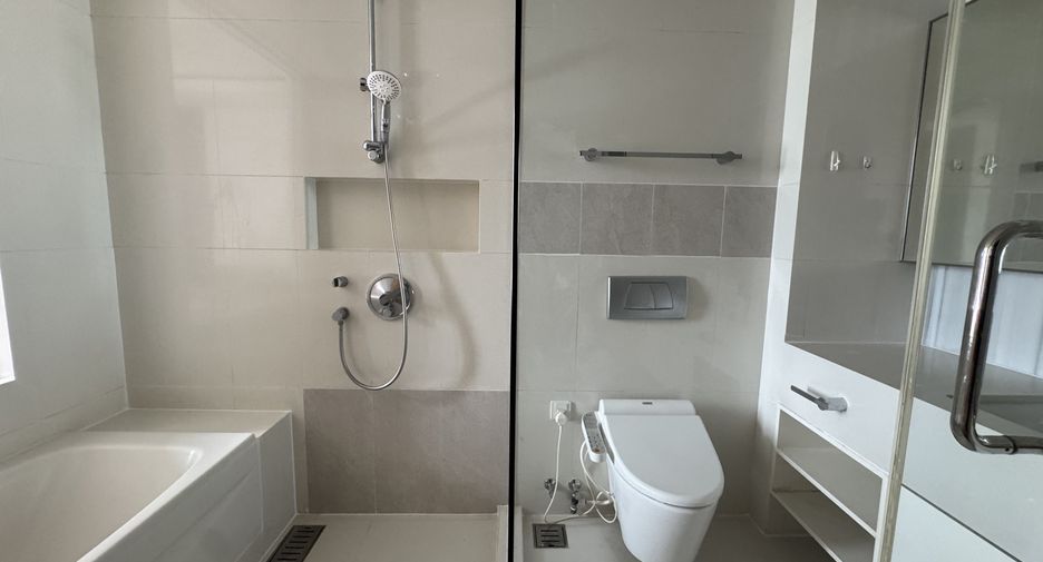 For rent 1 bed condo in Khlong Toei, Bangkok