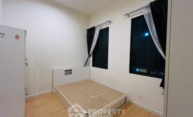 For sale 3 bedrooms townhouse in Bang Kapi, Bangkok