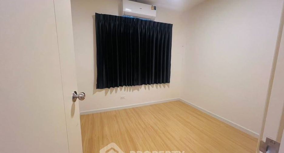 For sale 3 bedrooms townhouse in Bang Kapi, Bangkok