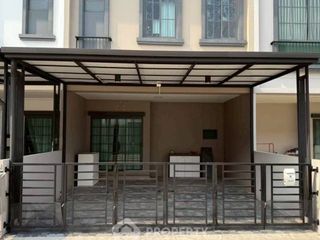 For sale 3 bedrooms townhouse in Bang Kapi, Bangkok