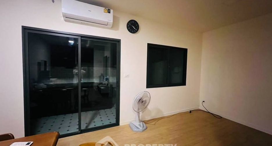 For sale 3 bedrooms townhouse in Bang Kapi, Bangkok