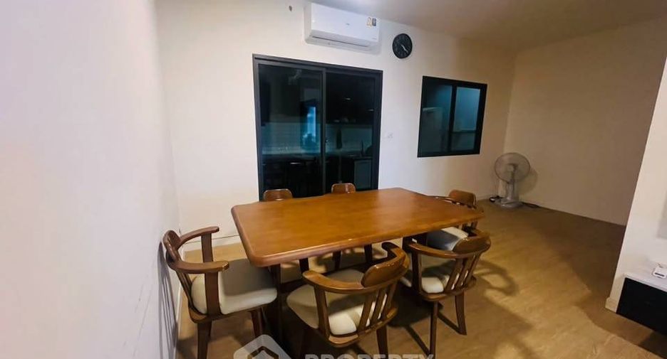 For sale 3 bedrooms townhouse in Bang Kapi, Bangkok