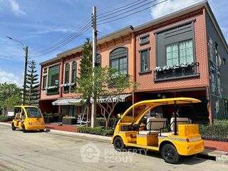 For sale 3 bedrooms townhouse in Bang Kapi, Bangkok