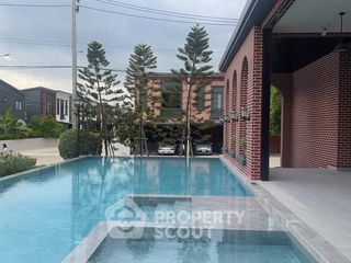 For sale 3 bedrooms townhouse in Bang Kapi, Bangkok