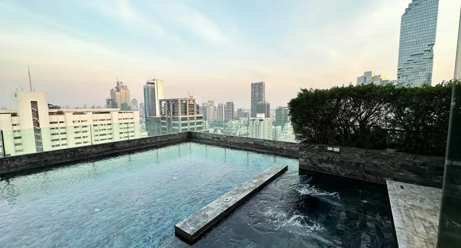 For rent 2 bedrooms condo in Bang Rak, Bangkok