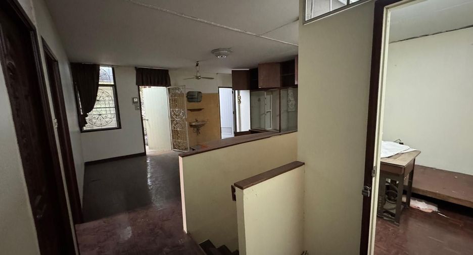 For sale and for rent 4 bedrooms townhouse in Thon Buri, Bangkok