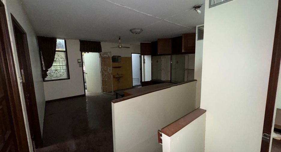 For sale and for rent 4 bedrooms townhouse in Thon Buri, Bangkok