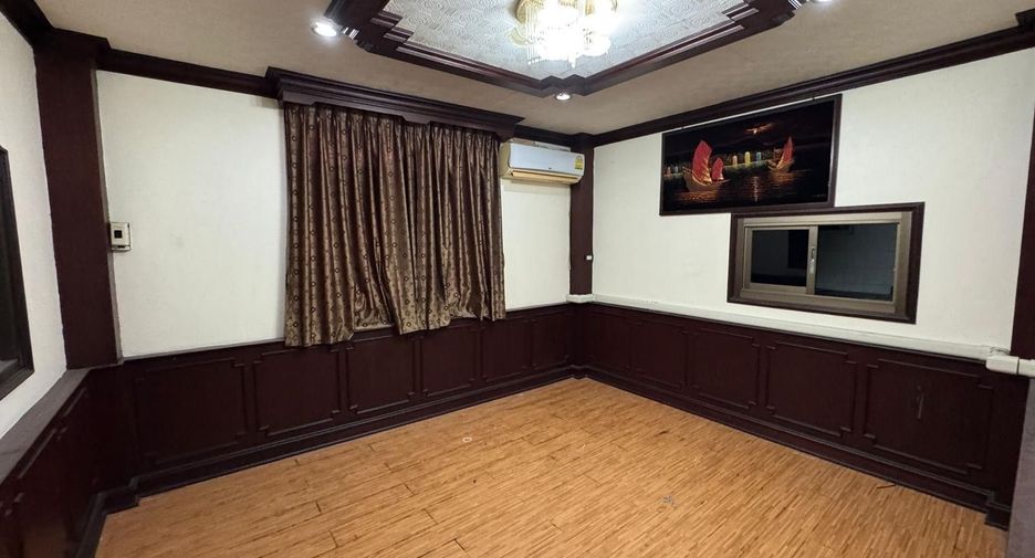 For sale and for rent 4 bedrooms townhouse in Thon Buri, Bangkok