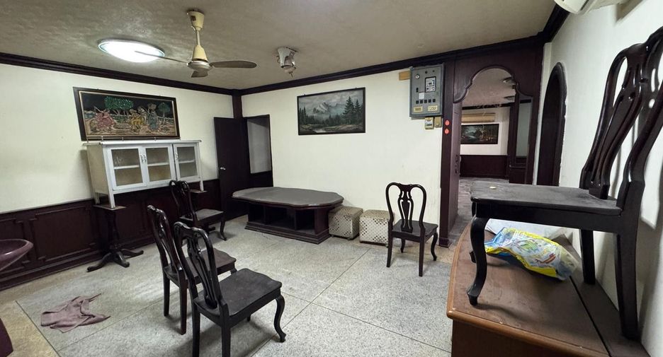 For sale and for rent 4 bedrooms townhouse in Thon Buri, Bangkok