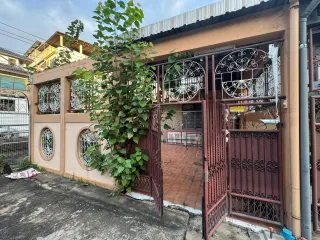 For sale and for rent 4 bedrooms townhouse in Thon Buri, Bangkok