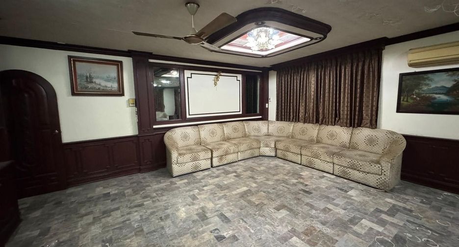 For sale and for rent 4 bedrooms townhouse in Thon Buri, Bangkok