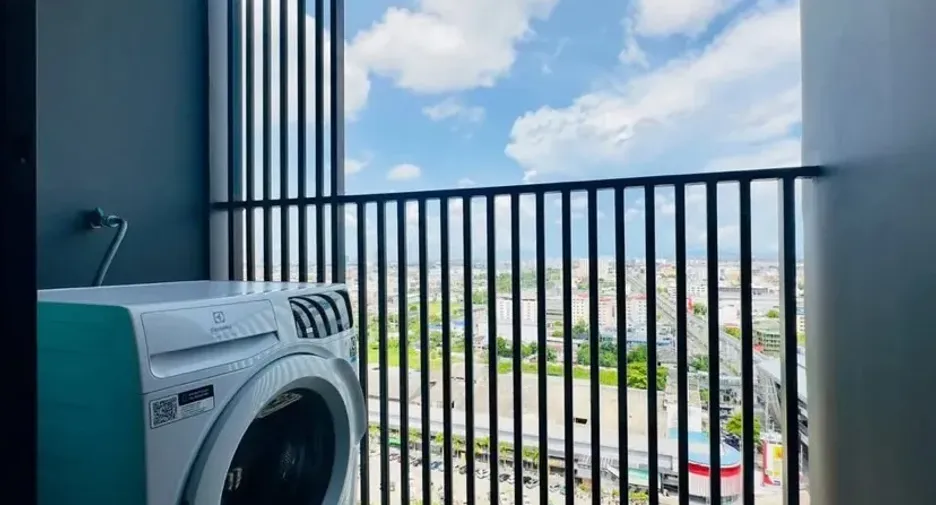 For sale 1 bed condo in Mueang Samut Prakan, Samut Prakan