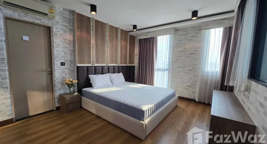 For rent 3 ベッドルーム condo in Phra Khanong, Bangkok