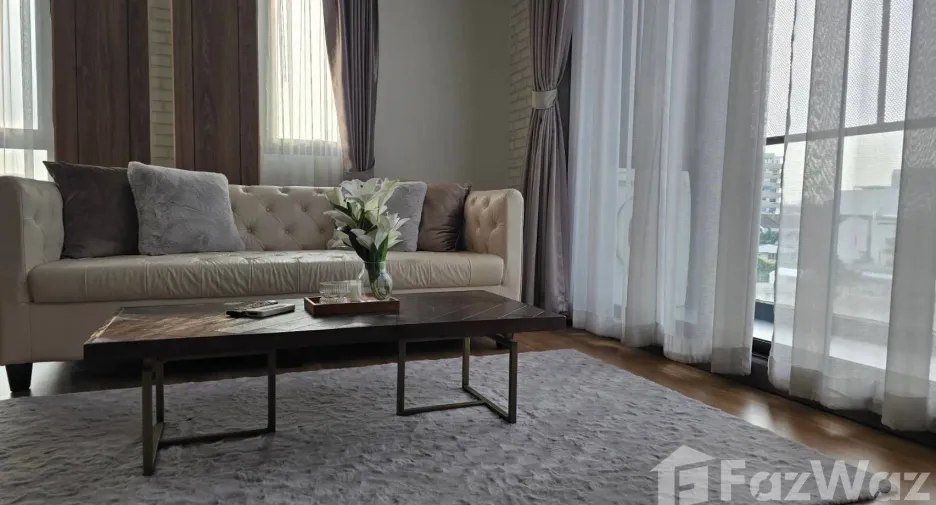 For rent 3 ベッドルーム condo in Phra Khanong, Bangkok