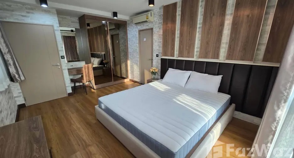 For rent 3 ベッドルーム condo in Phra Khanong, Bangkok