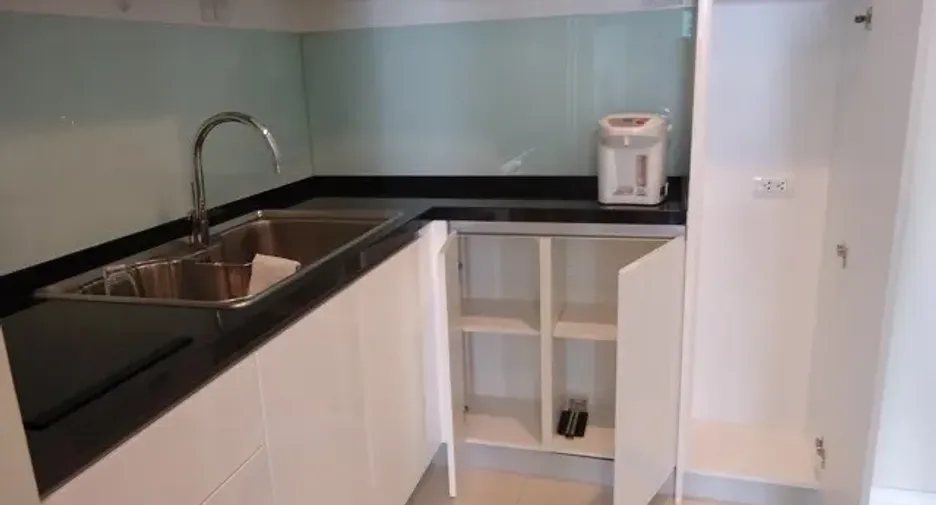 For sale 1 bed condo in Khlong Toei, Bangkok