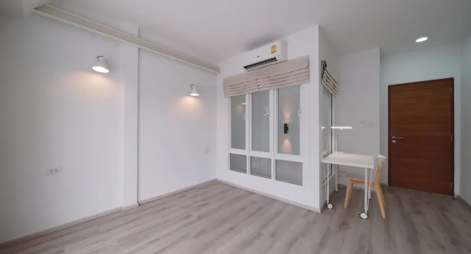 Casa adosada en venta y en alquiler de 2 habitaciones en Suan Luang, Bangkok