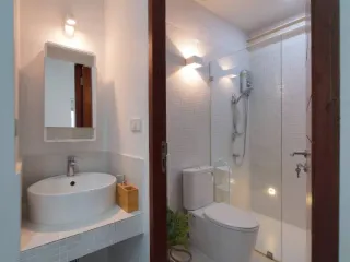 Casa adosada en venta y en alquiler de 2 habitaciones en Suan Luang, Bangkok