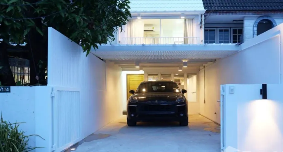 Casa adosada en venta y en alquiler de 2 habitaciones en Suan Luang, Bangkok