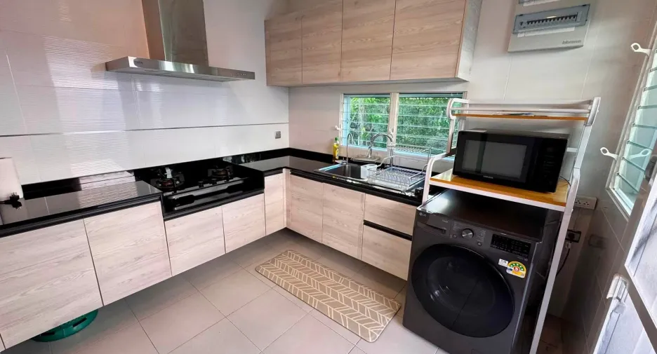 For rent 4 bedrooms house in Mueang Chiang Mai, Chiang Mai