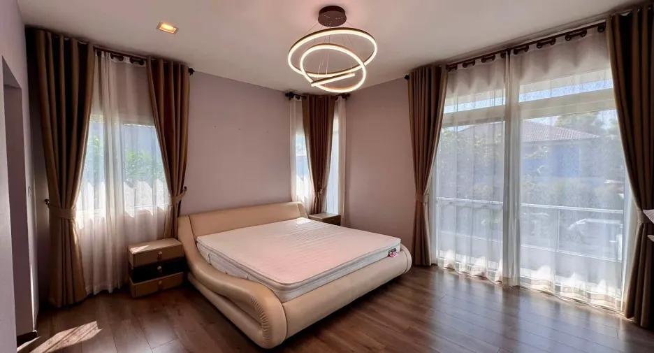 For rent 4 bedrooms house in Mueang Chiang Mai, Chiang Mai