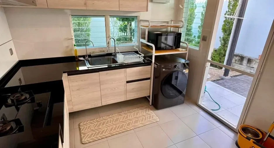 For rent 4 bedrooms house in Mueang Chiang Mai, Chiang Mai