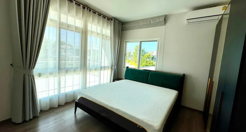For rent 4 bedrooms house in Mueang Chiang Mai, Chiang Mai