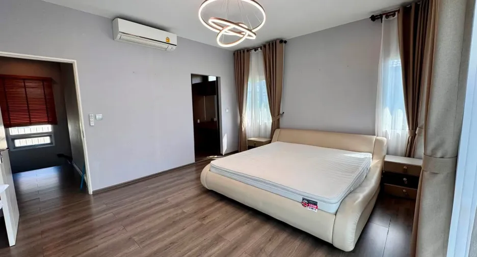 For rent 4 bedrooms house in Mueang Chiang Mai, Chiang Mai