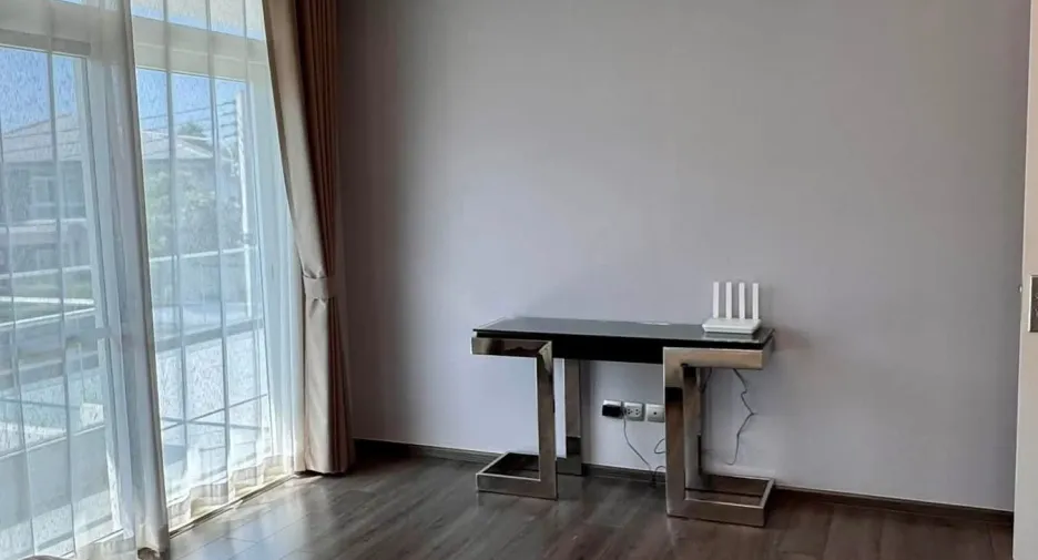 For rent 4 bedrooms house in Mueang Chiang Mai, Chiang Mai