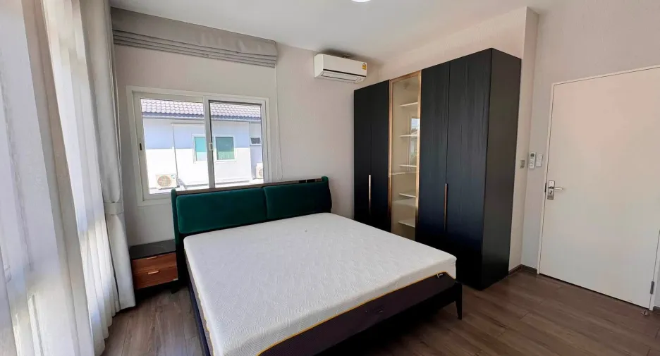 For rent 4 bedrooms house in Mueang Chiang Mai, Chiang Mai
