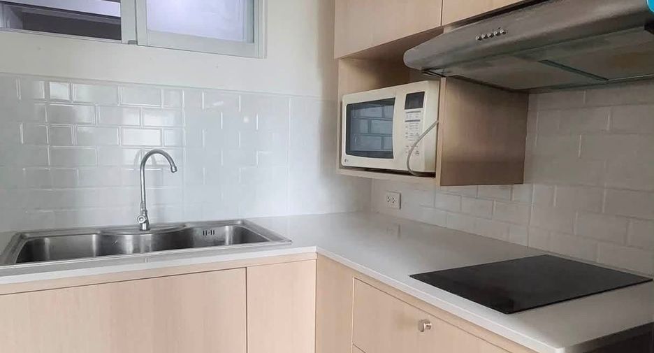 Condo en alquiler de 2 habitaciones en Huai Khwang, Bangkok