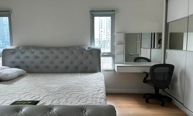 À louer 2 chambres condo à Huai Khwang, Bangkok