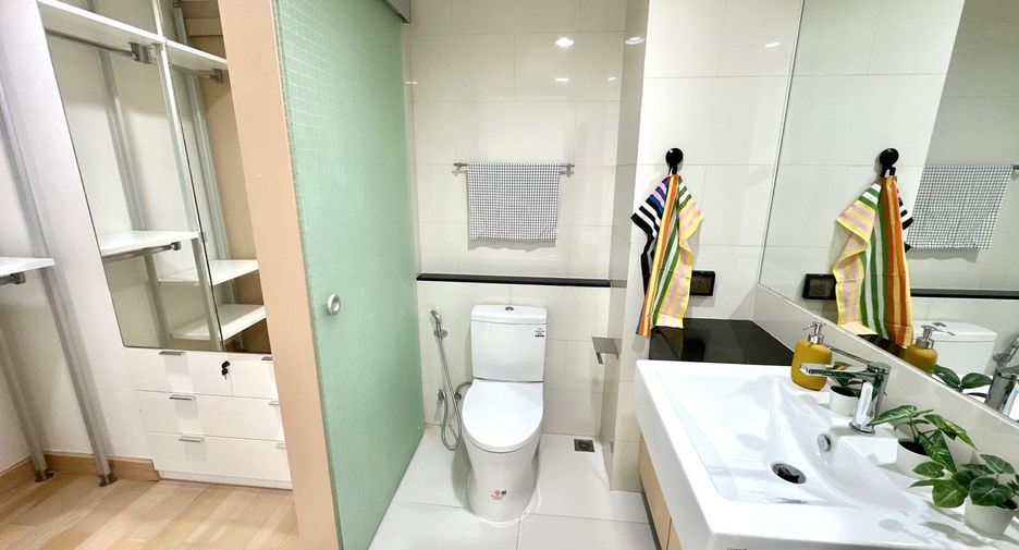 For sale 1 bed condo in Khlong San, Bangkok
