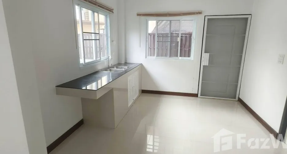 Reihenhaus zum Kauf mit 2 Zimmer in San Kamphaeng, Chiang Mai