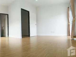 Reihenhaus zum Kauf mit 2 Zimmer in San Kamphaeng, Chiang Mai