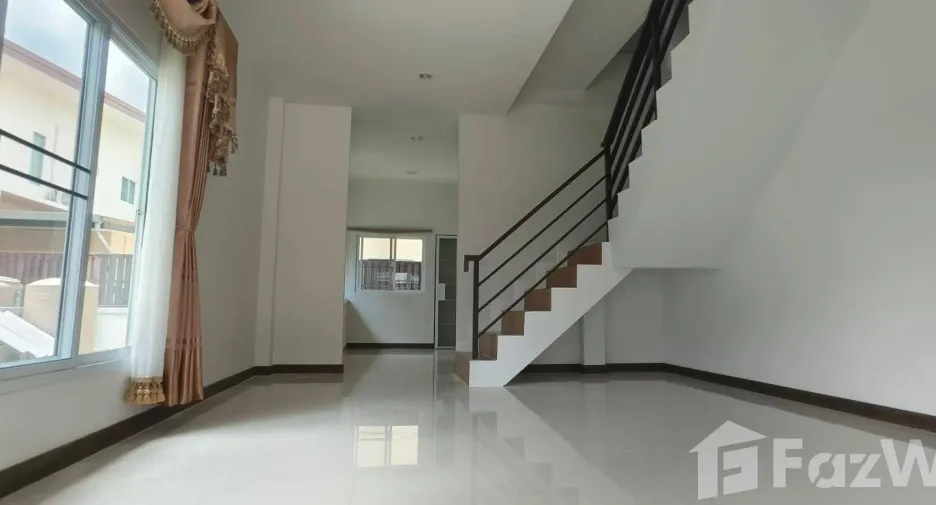 Reihenhaus zum Kauf mit 2 Zimmer in San Kamphaeng, Chiang Mai