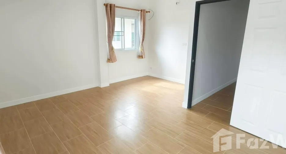 Reihenhaus zum Kauf mit 2 Zimmer in San Kamphaeng, Chiang Mai