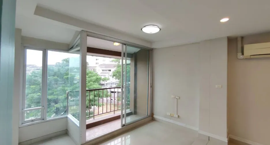 For rent 8 bedrooms office in Wang Thonglang, Bangkok