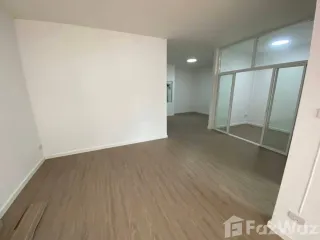 Reihenhaus zum Kauf mit 2 Zimmer in Mueang Chiang Mai, Chiang Mai