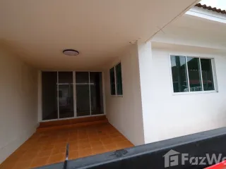 Reihenhaus zum Kauf mit 2 Zimmer in Mueang Chiang Mai, Chiang Mai
