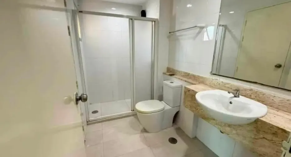 À louer 2 chambres condo à Din Daeng, Bangkok