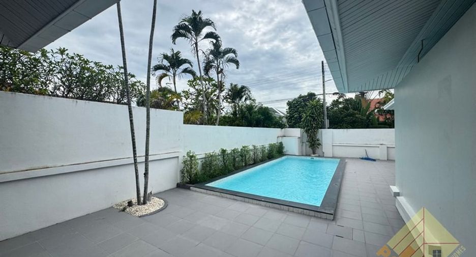 For sale 4 bedrooms house in Bang Lamung, Chonburi