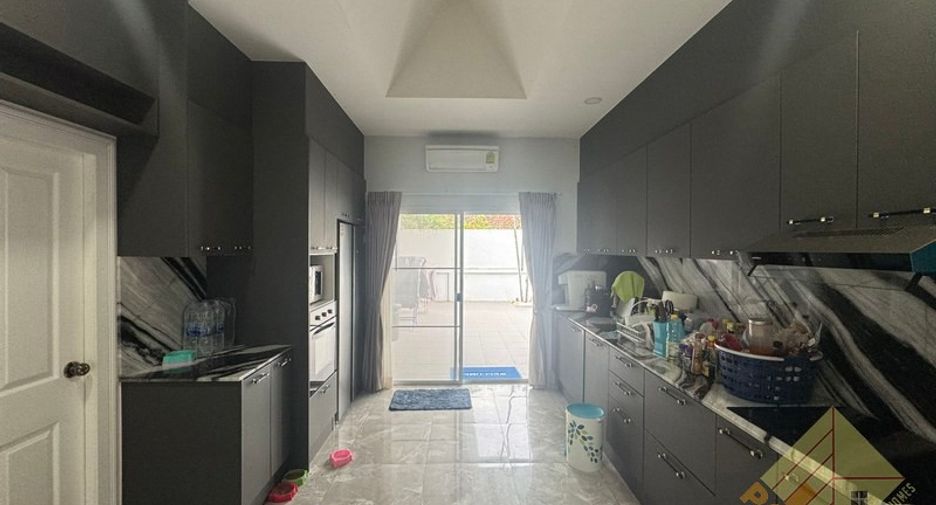 For sale 4 bedrooms house in Bang Lamung, Chonburi