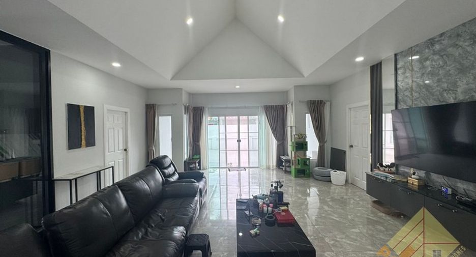 For sale 4 bedrooms house in Bang Lamung, Chonburi