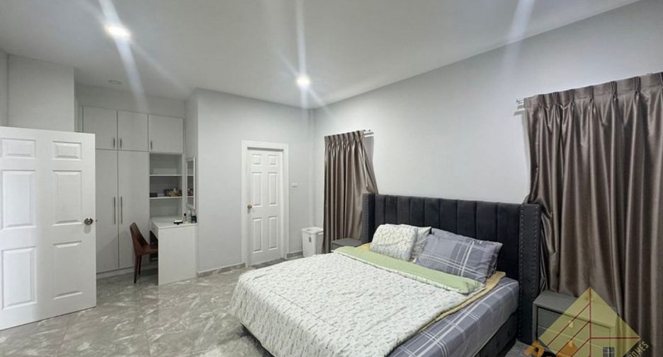 For sale 4 bedrooms house in Bang Lamung, Chonburi