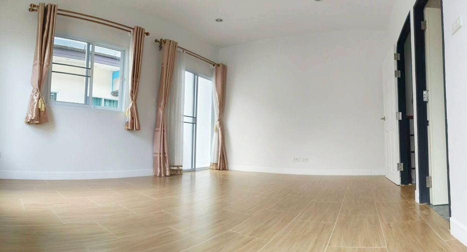 Reihenhaus zum Kauf mit 2 Zimmer in San Kamphaeng, Chiang Mai