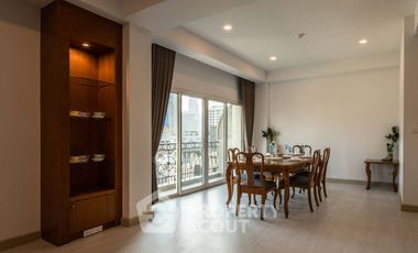 For rent 3 bedrooms apartment in Watthana, Bangkok