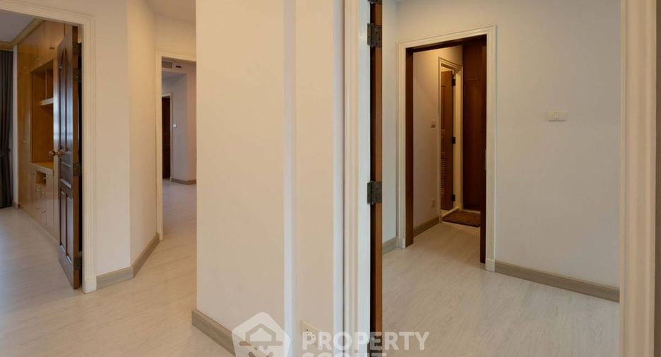 For rent 3 bedrooms apartment in Watthana, Bangkok