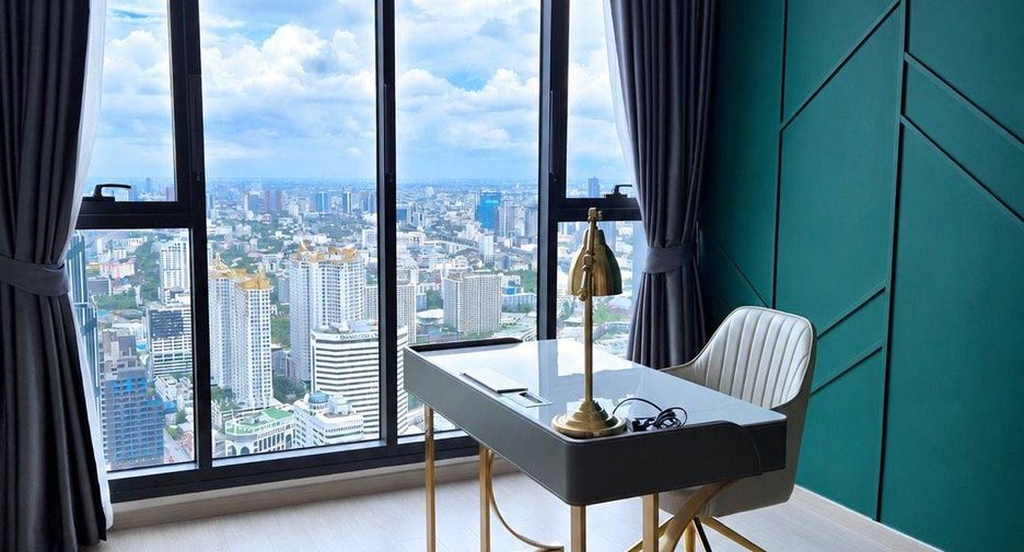 For rent 3 bedrooms condo in Huai Khwang, Bangkok