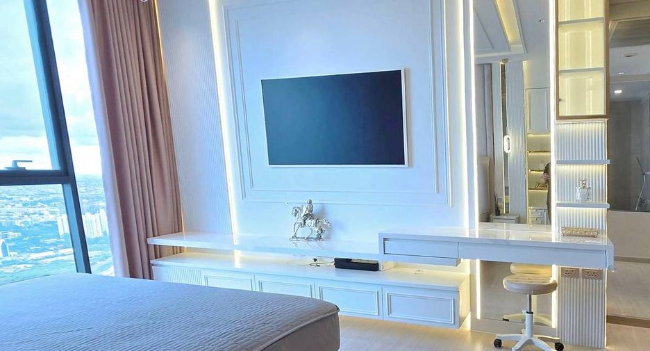 For rent 3 bedrooms condo in Huai Khwang, Bangkok